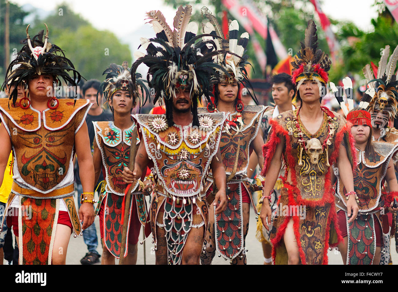 Les Dayak de Kalimantan.Une performance extra ordinaire et le rituel pendant les @ Chap Rendez Meh Gomeh à Singkawang, célébration Banque D'Images