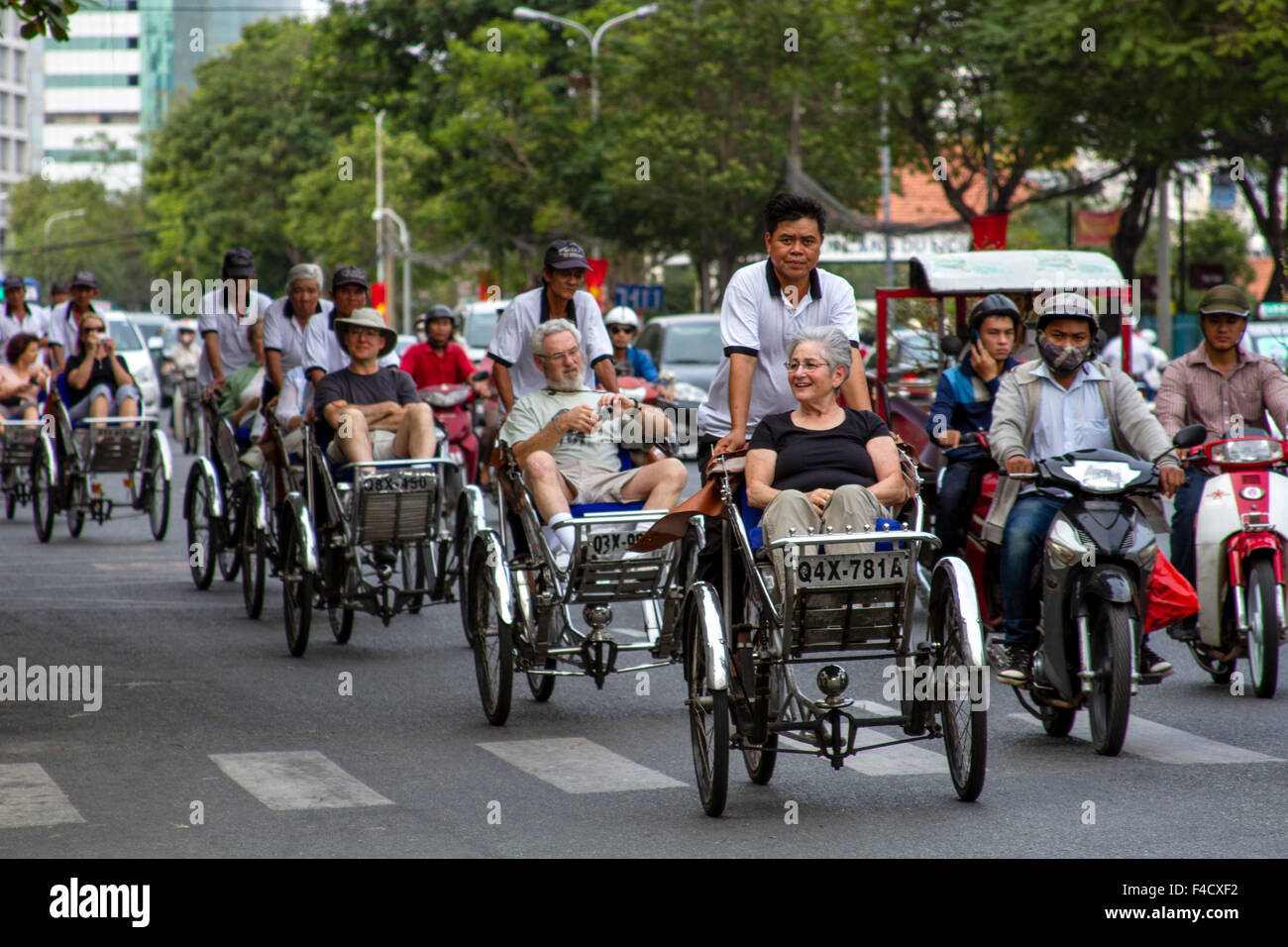 Les touristes appréciant le tricycle ride. Saigon, Ho Chi Minh Ville. Le Vietnam, l'Indochine, l'Asie du Sud Est. Orient. L'Asie. Banque D'Images
