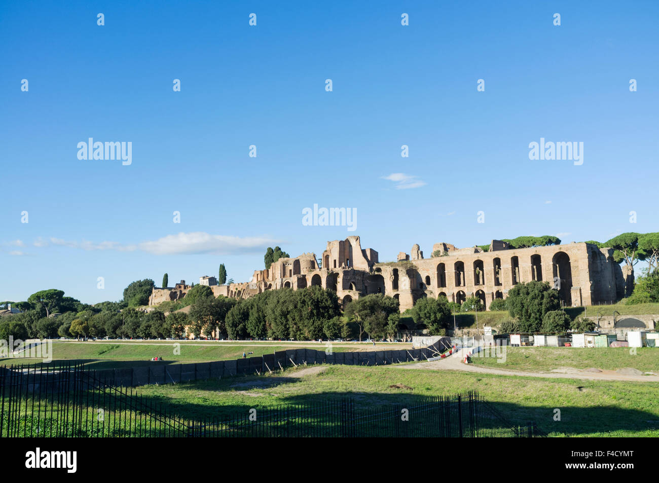 Le Circus Maximus site et la colline du Palatin en arrière-plan. Rome, Itally Banque D'Images