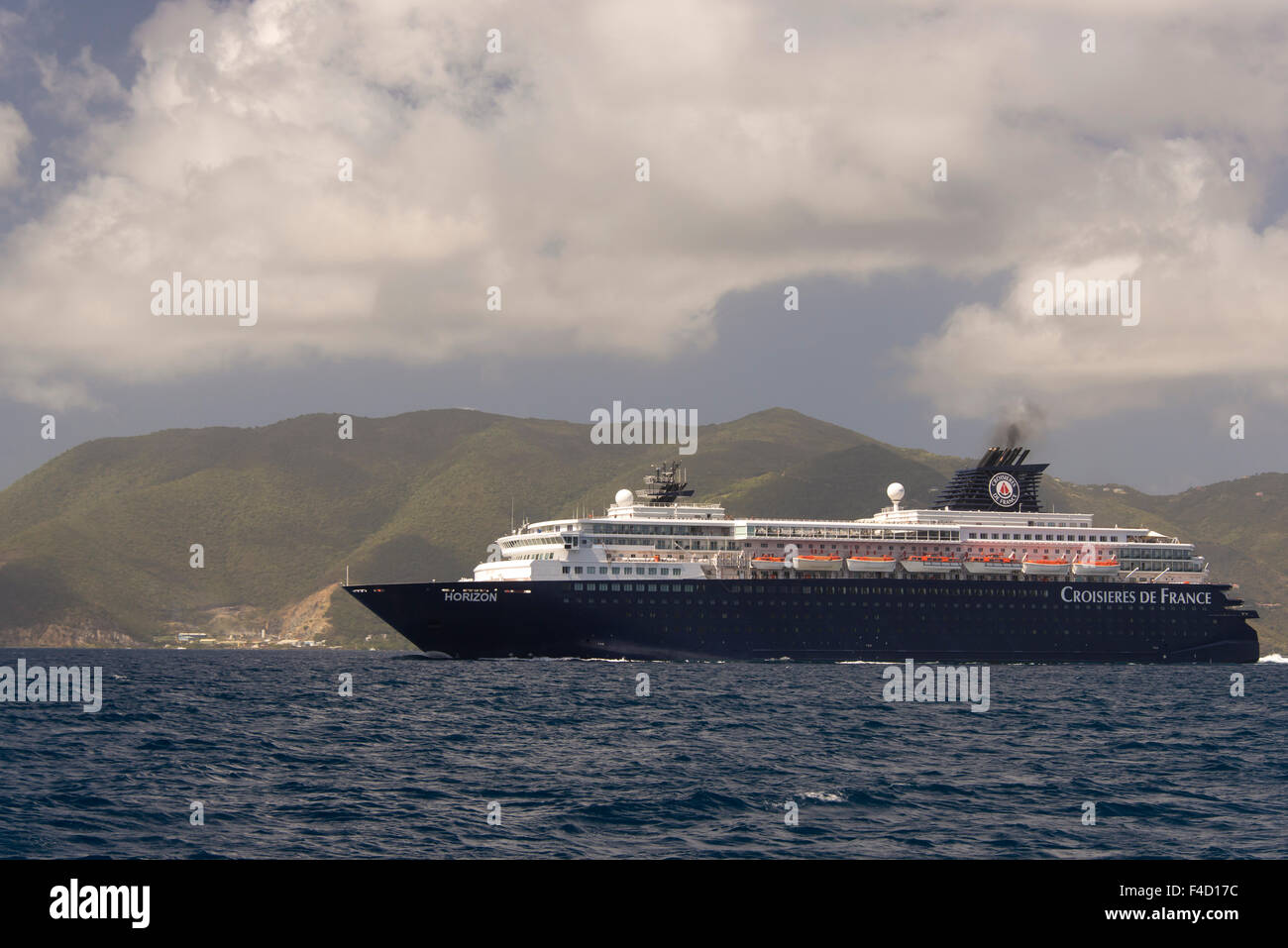 Tortola, BVI. Bateau de croisière français hors de Road Town Banque D'Images