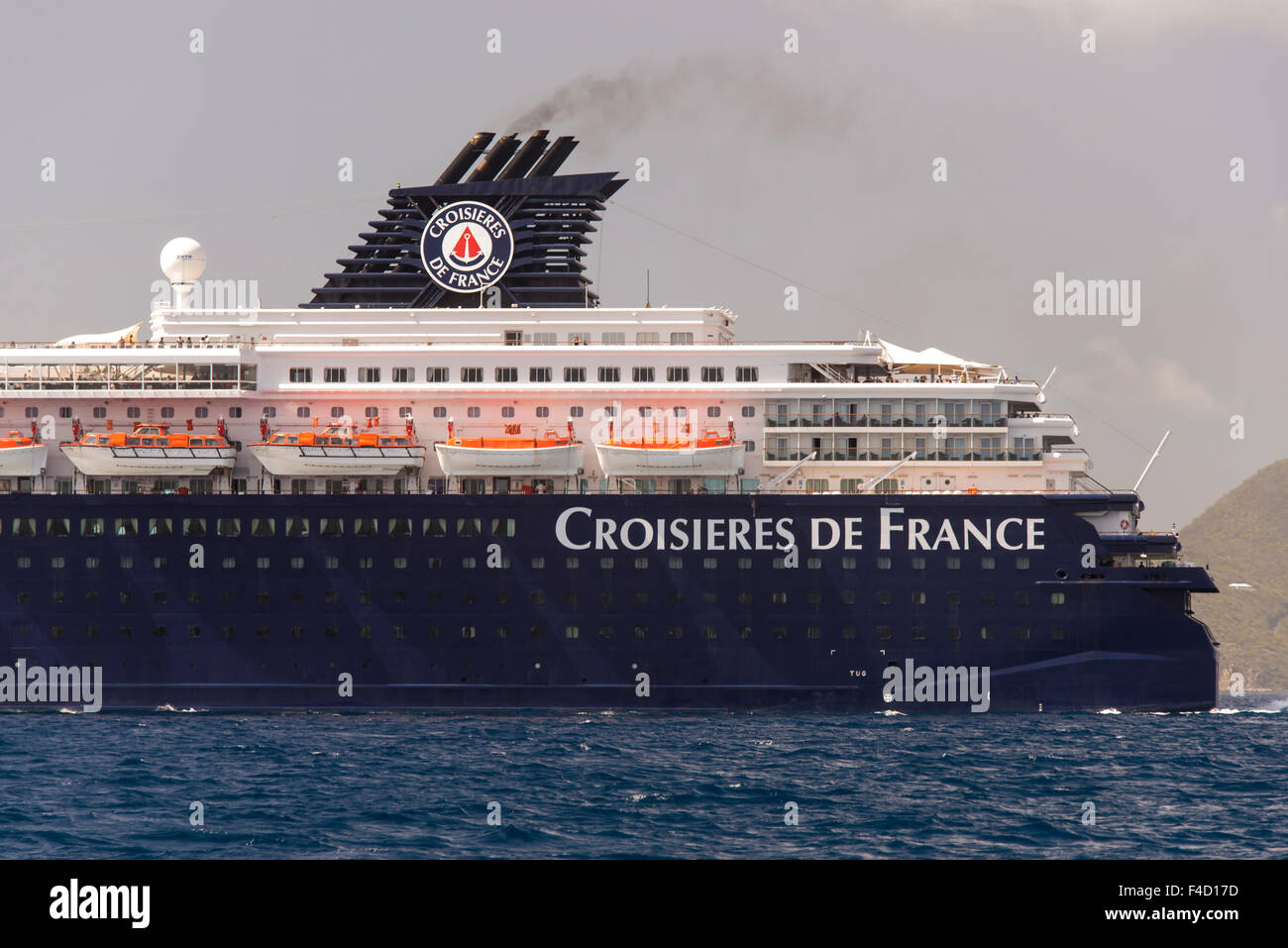 Tortola, BVI. Bateau de croisière français hors de Road Town Banque D'Images