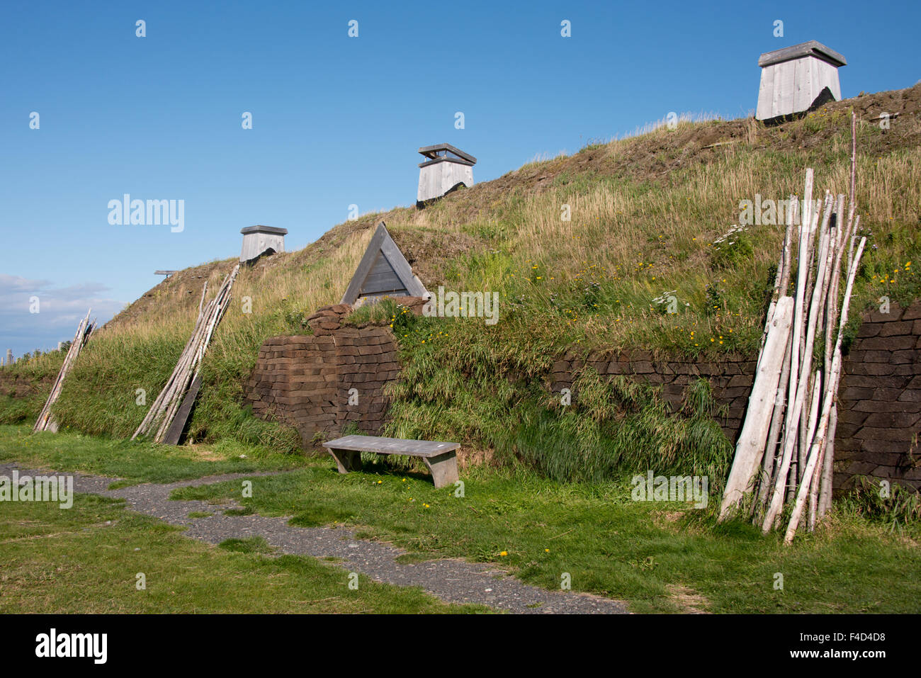 Le Canada, Terre-Neuve, L'Anse aux Meadows Lieu historique national. Seulement connu site viking en Amérique du Nord. Sod reconstruit la maison longue des Scandinaves. L'UNESCO. Tailles disponibles (grand format) Banque D'Images