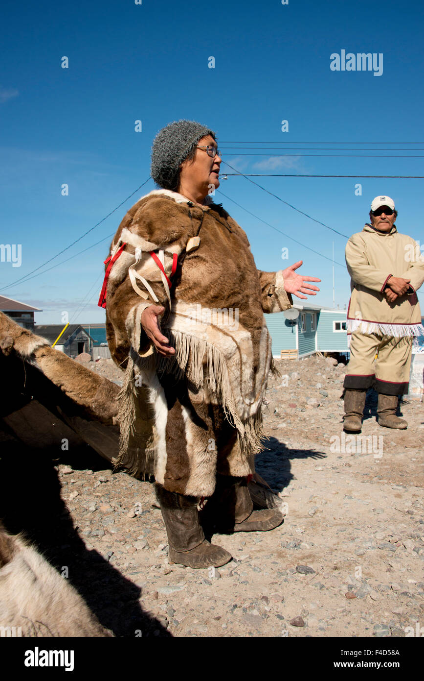 Inuit people traditional costume canada Banque de photographies et d images a haute resolution Alamy