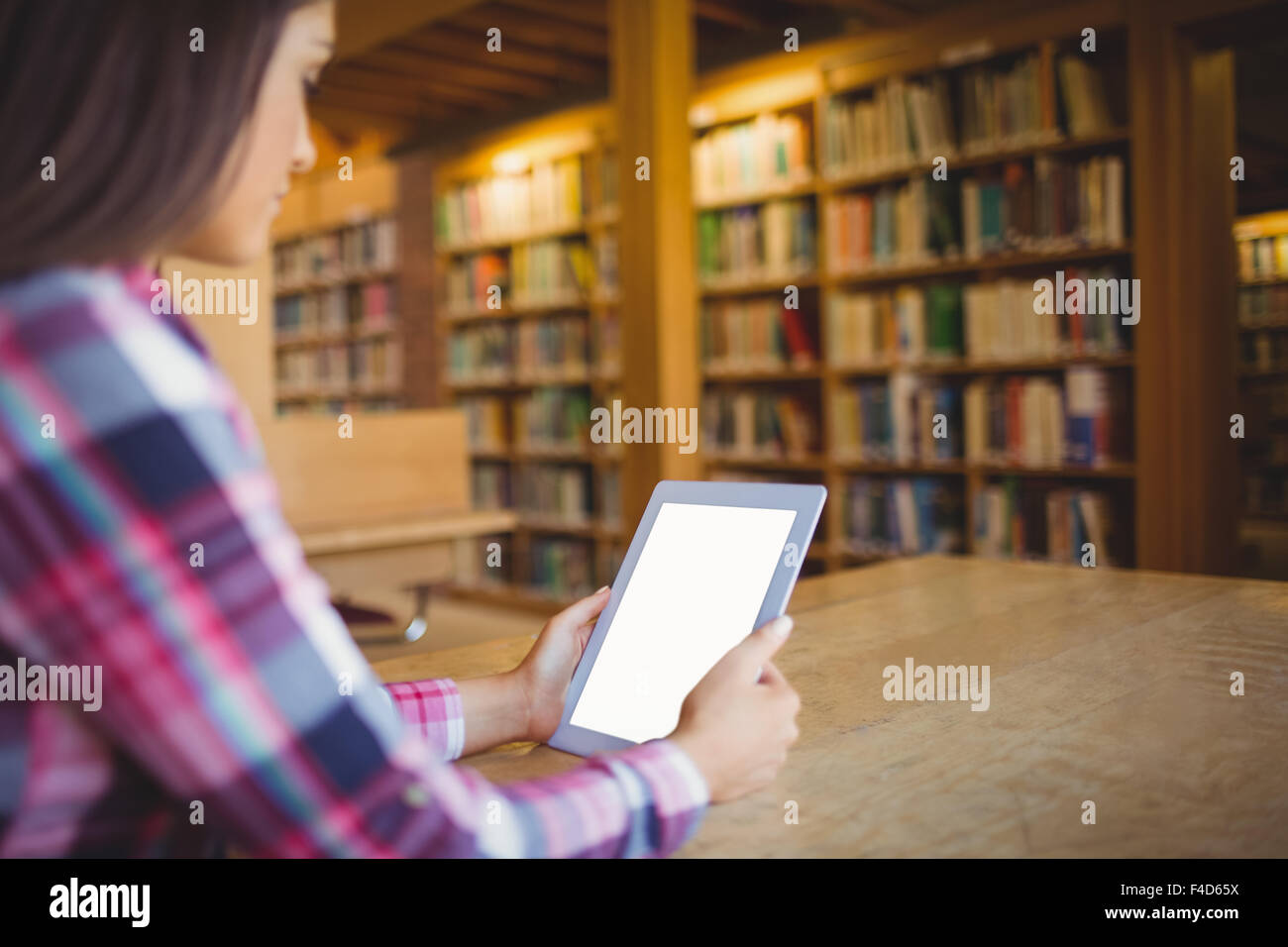 Female student using digital tablet Banque D'Images Female student using digital tablet Banque D'Images