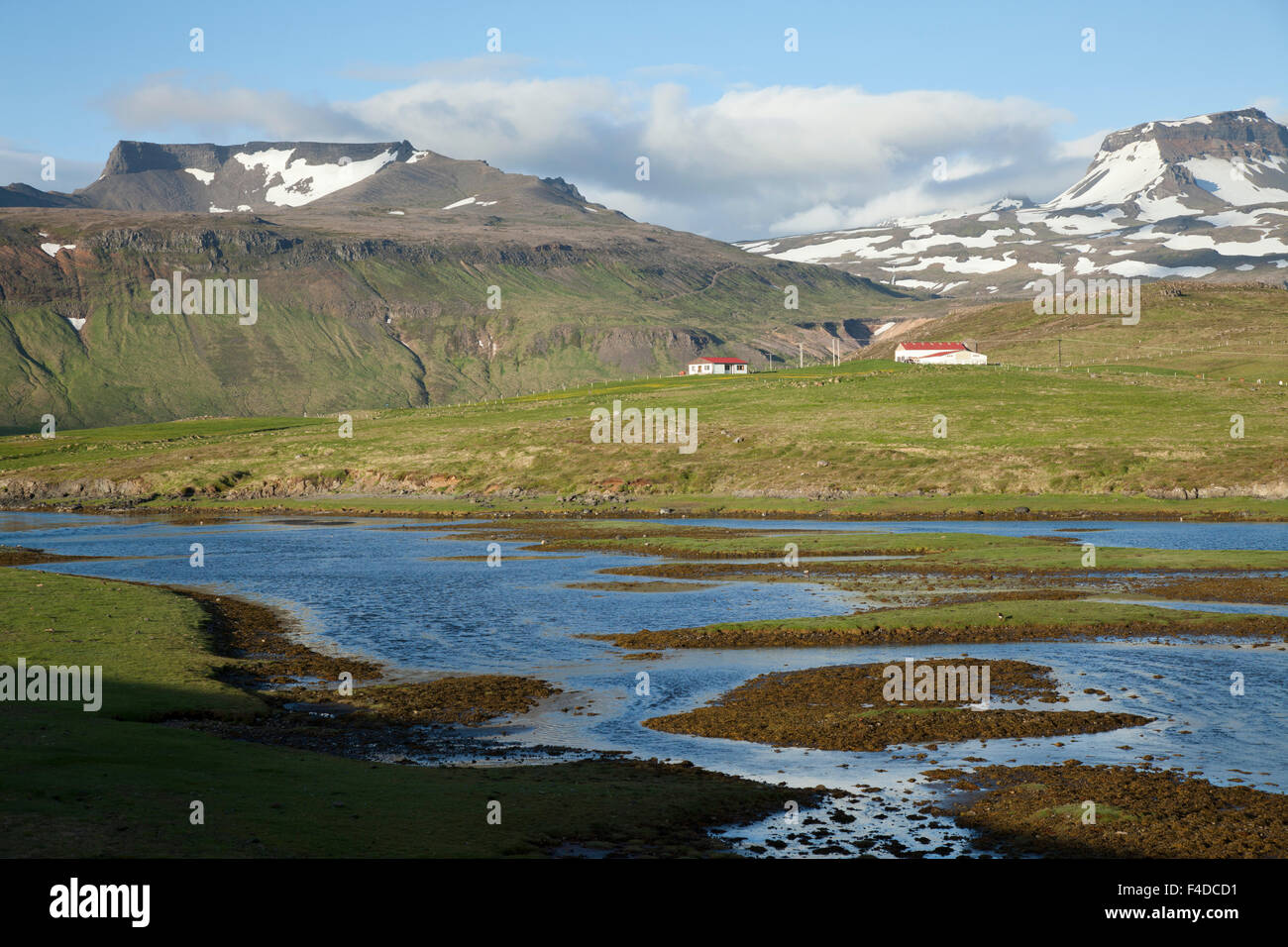 Ferme de montagne près de Mavahlid, Péninsule de Snæfellsnes, Vesturland, Islande. Banque D'Images