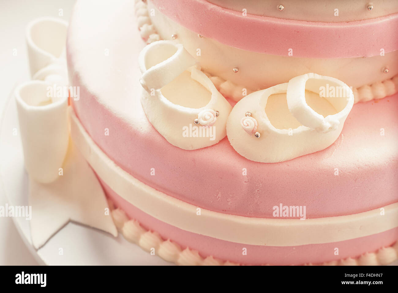 Details De Decoration D Un Gateau D Anniversaire Pour Petite Fille En Rose Et Blanc Photo Stock Alamy Details De Decoration D Un Gateau D Anniversaire Pour Petite Fille En Rose Et Blanc Photo Stock Alamy