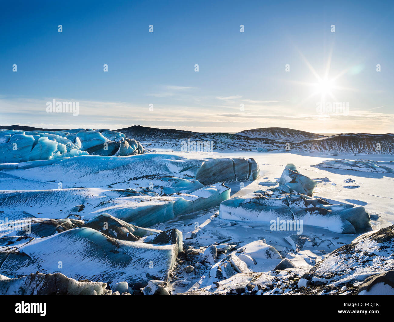 Glacier de Vatnajokull Svinafellsjoekull dans NP en hiver, vue sur le lac glaciaire gelé et la fonte avant glaciaire. Tailles disponibles (grand format) Banque D'Images