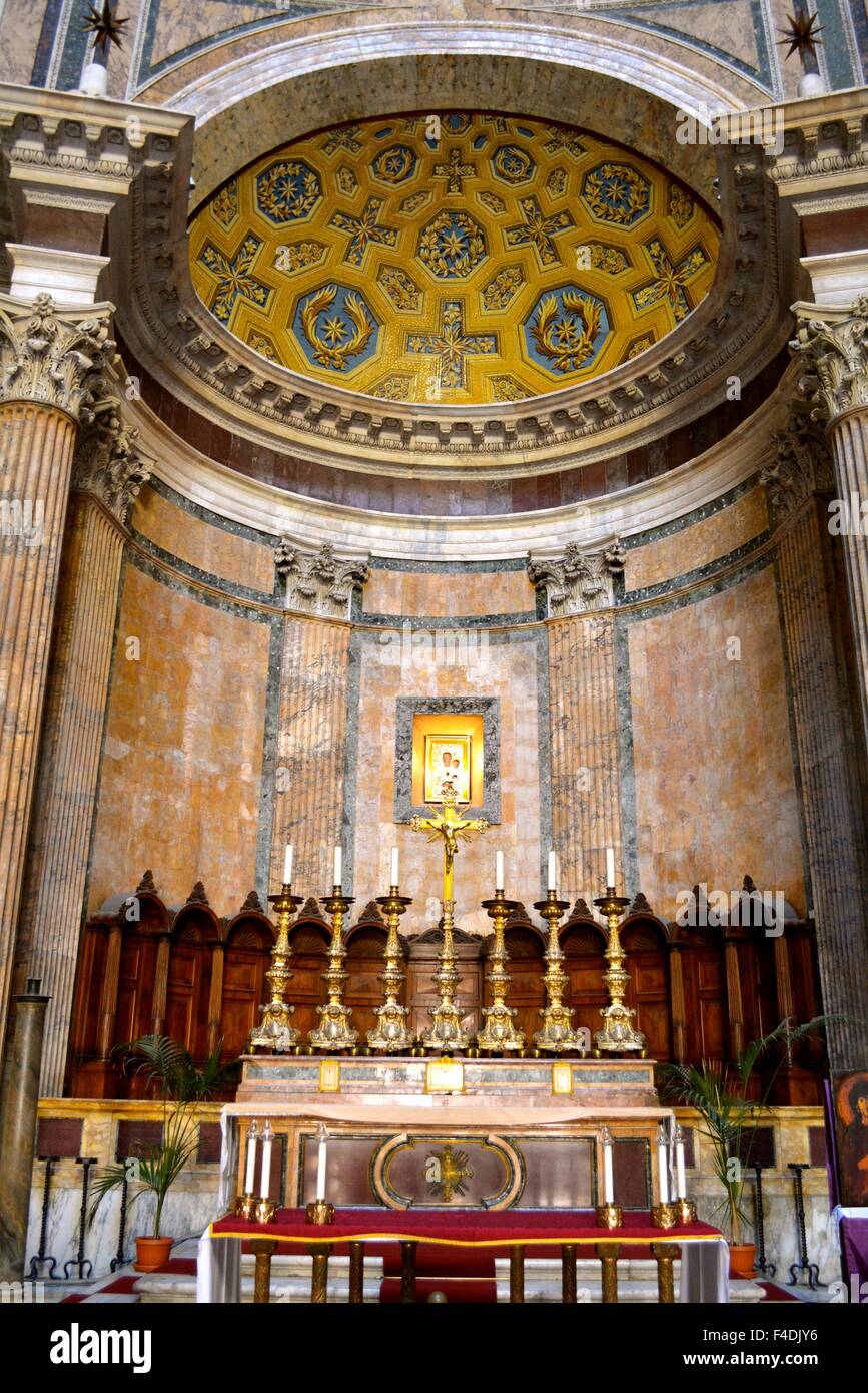 Chapelle et l'autel à l'intérieur du Panthéon, Rome Banque D'Images