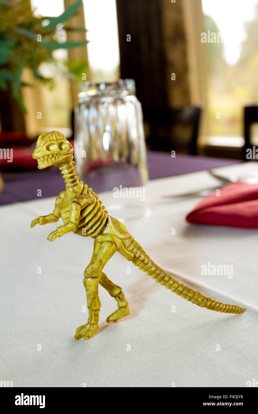 Utilise des dinosaures sur un décor de jour de mariage à la réception. Banque D'Images