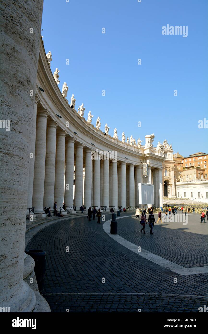 Colonnes de la Place Saint Pierre au Vatican, Rome, Italie Banque D'Images