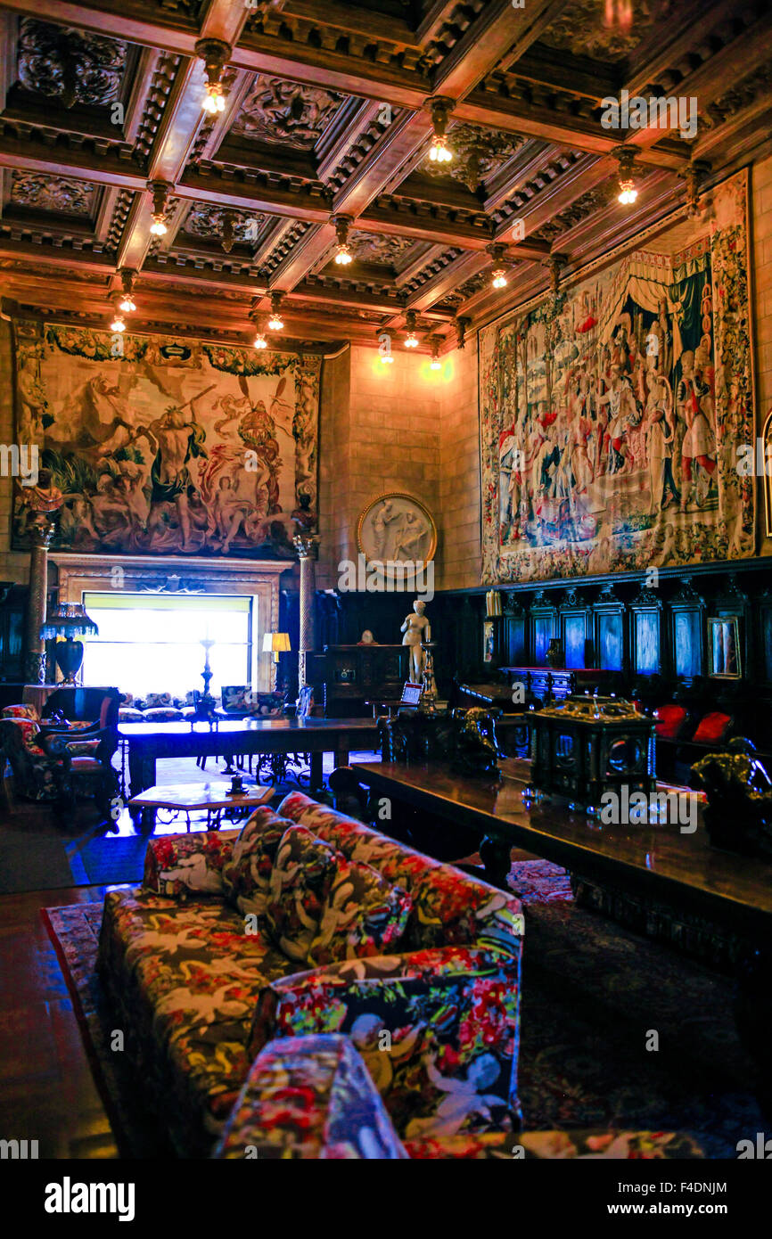 L'un des 19 Salons à l'intérieur du château Hearst près de San Simeon, en Californie Banque D'Images