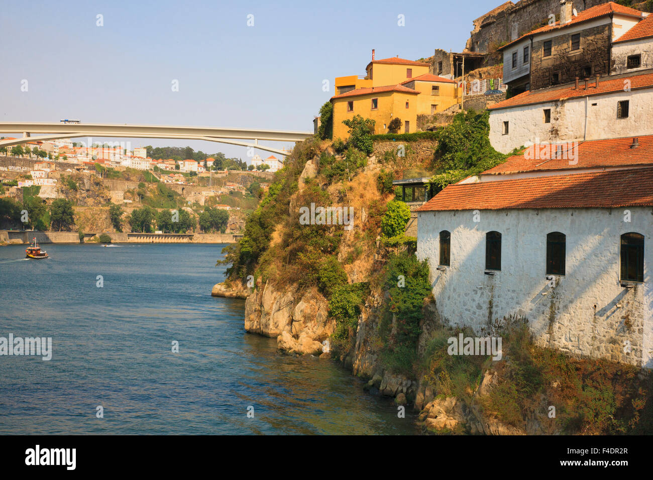 Vue de la Vila Nova de Gaia et le pont Arrabida Banque D'Images