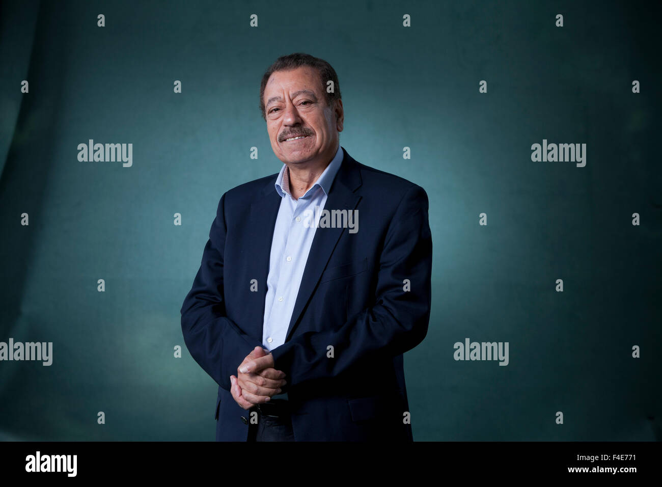 Abdel Bari Atwan, rédacteur en chef de la Rai al-Youm, un monde arabe site d'information numérique, à l'Edinburgh International Book Festival 2015. Edimbourg, Ecosse. 23 août 2015 Banque D'Images