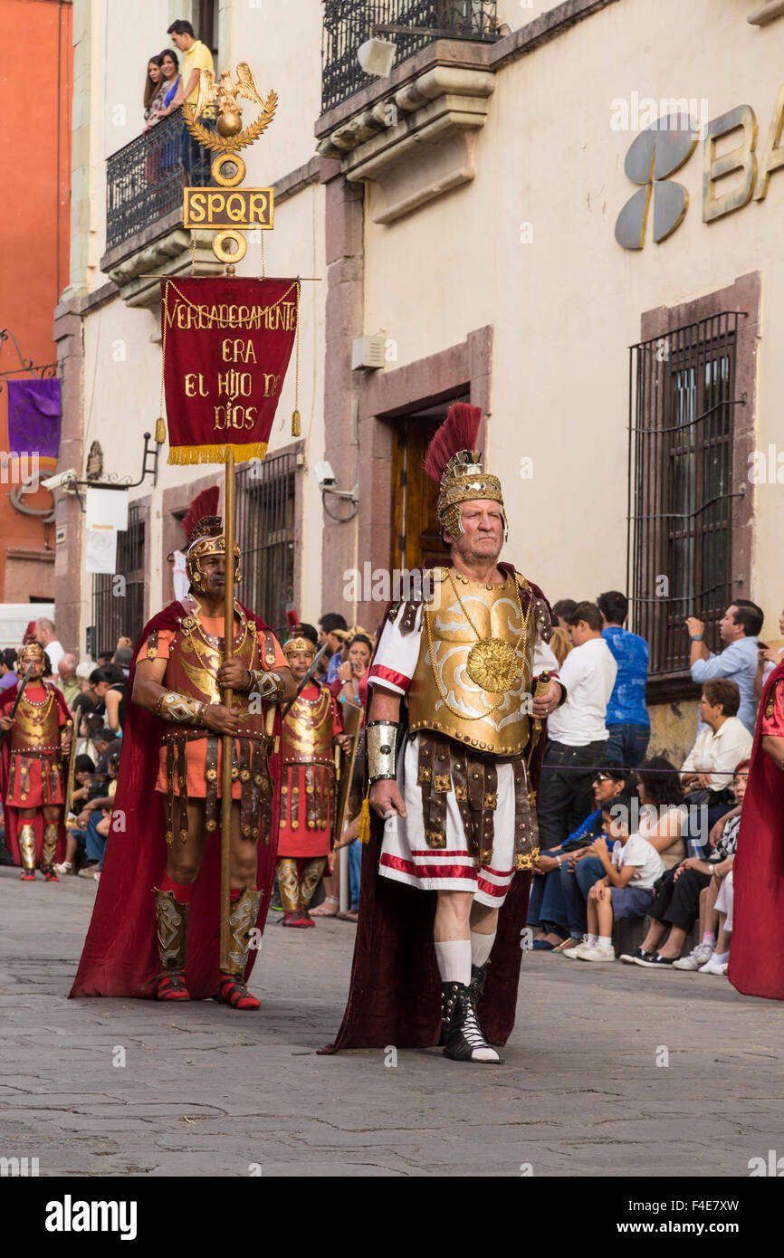 Le Mexique, San Miguel de Allende. Ponce Pilate dans le Vendredi saint procession. En tant que crédit : Don Paulson / Jaynes Gallery / DanitaDelimont.com Banque D'Images