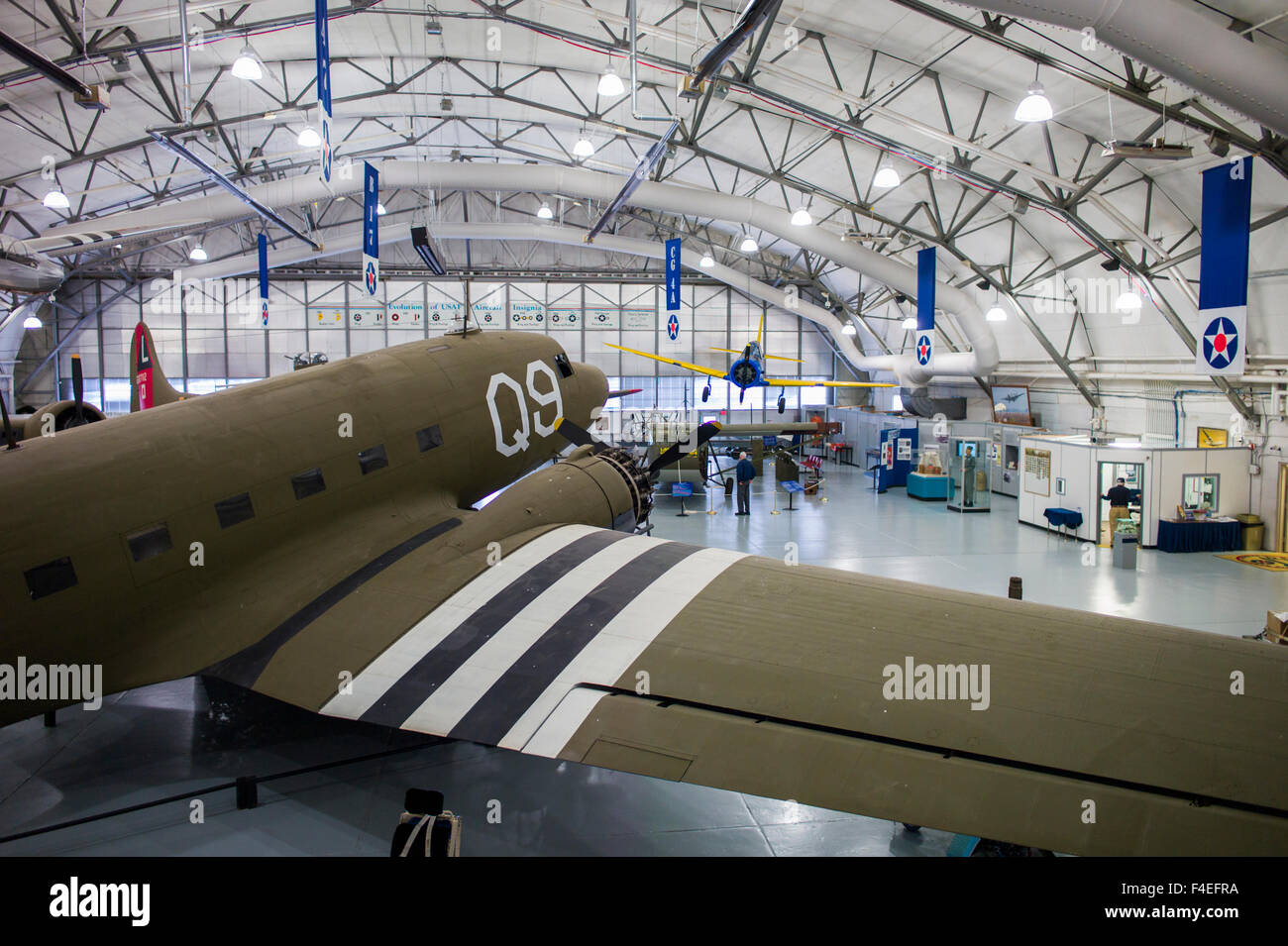 USA, New York, Dover, Dover Air Force Base, de l'Air Mobility Command Museum, à l'époque de la seconde guerre mondiale avion de transport C-47 Banque D'Images USA, New York, Dover, Dover Air Force Base, de l'Air Mobility Command Museum, à l'époque de la seconde guerre mondiale avion de transport C-47 Banque D'Images