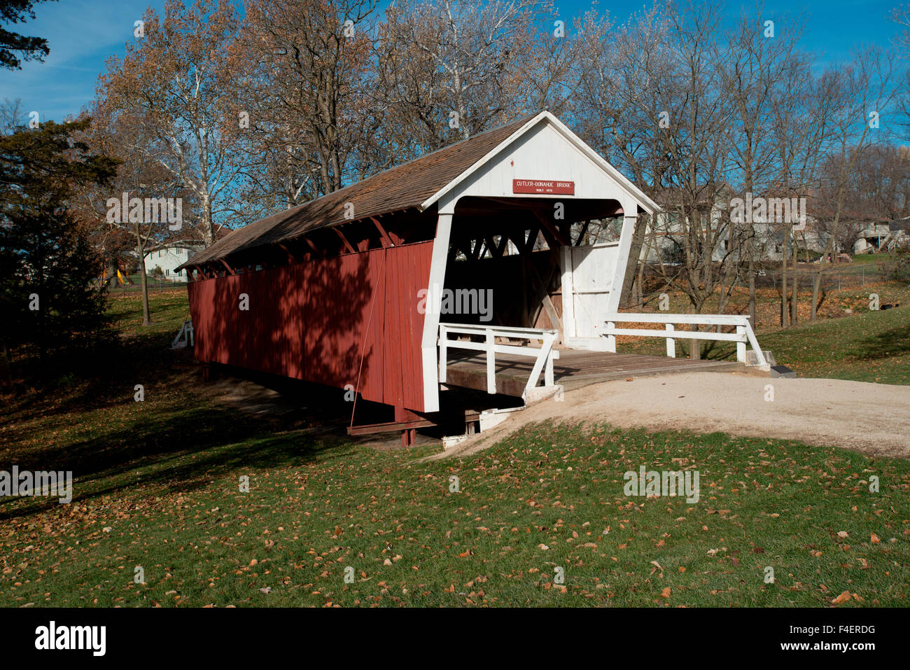 États-unis, l'Iowa, Winterset. Pont Cutler-Donahoe dans Parc de la ville construit en 1871 par eli Cox sur l'origine de la rivière du Nord à Bevington (grand format formats disponibles). Banque D'Images