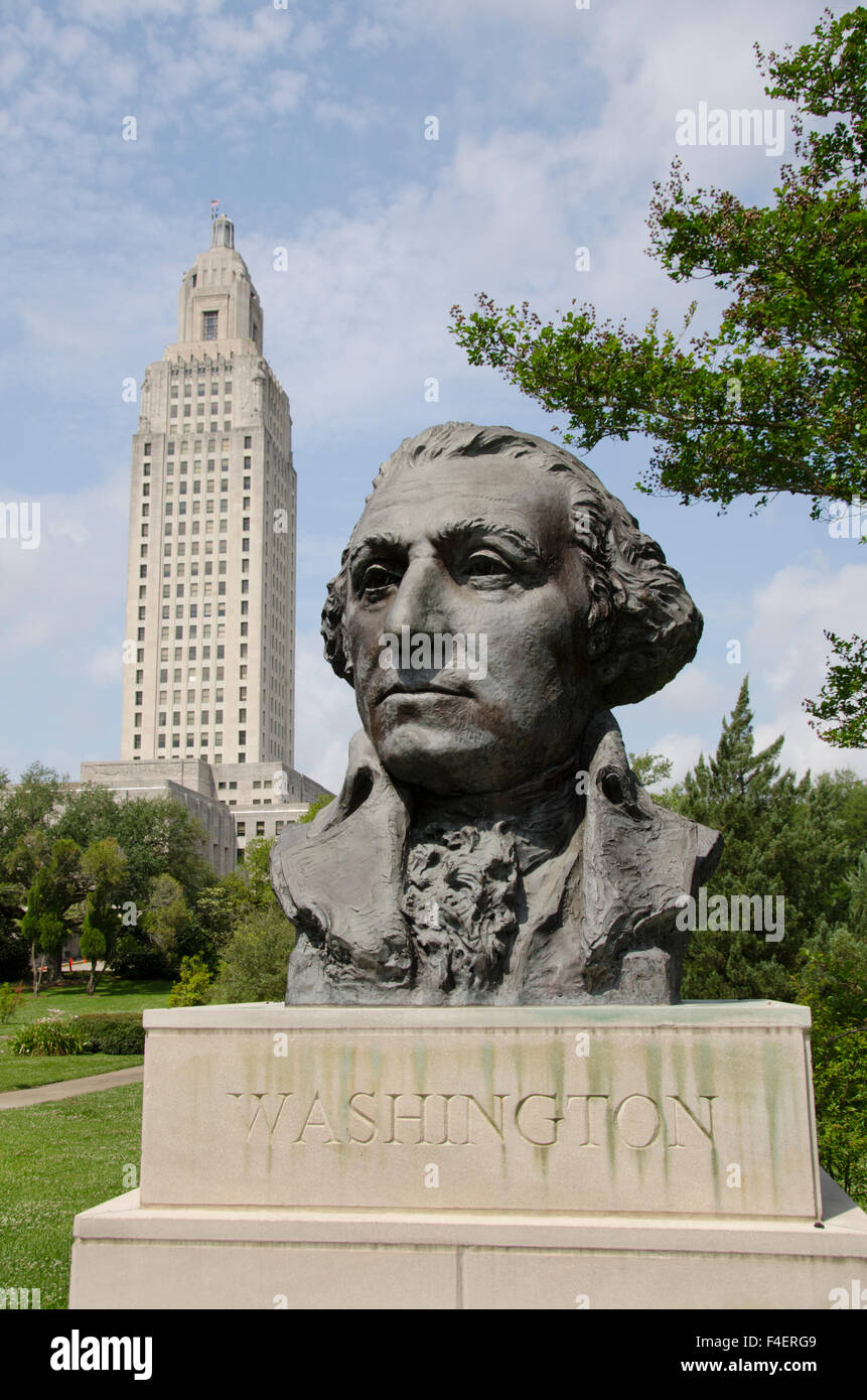 De la Louisiane, Bâton Rouge. Buste de George Washington, en face de la Louisiana State Capitol building, vers 1932, l'art déco. Banque D'Images