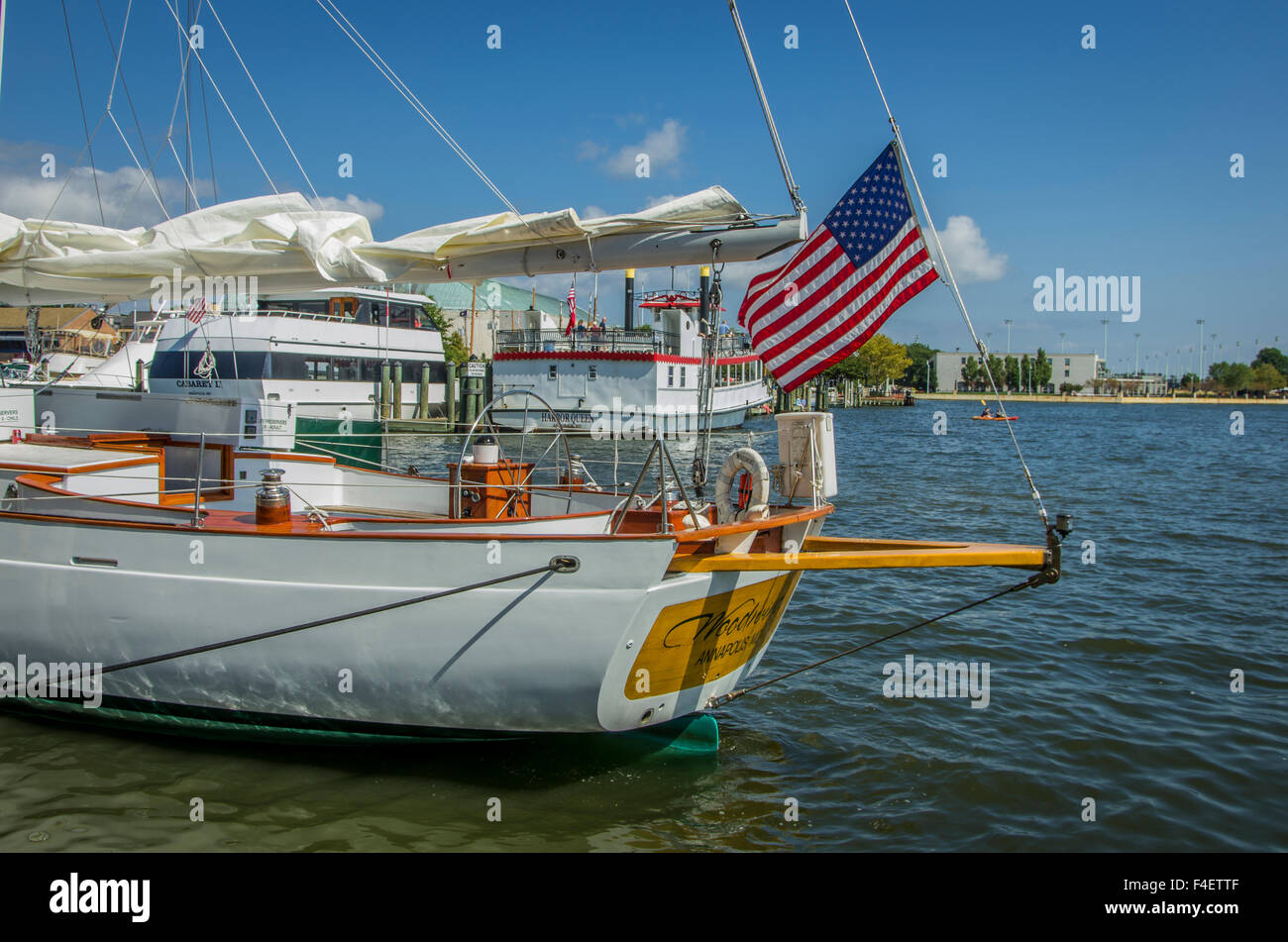 Navigation dans la baie de Chesapeake hors historique Annapolis, Maryland. Banque D'Images