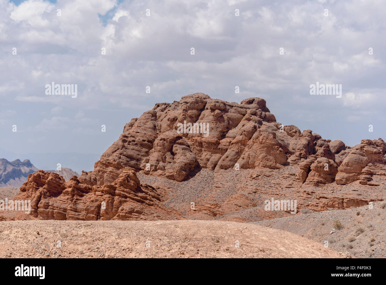 Les nuages orageux sur Red Rock Formation au désert du Nevada. Banque D'Images