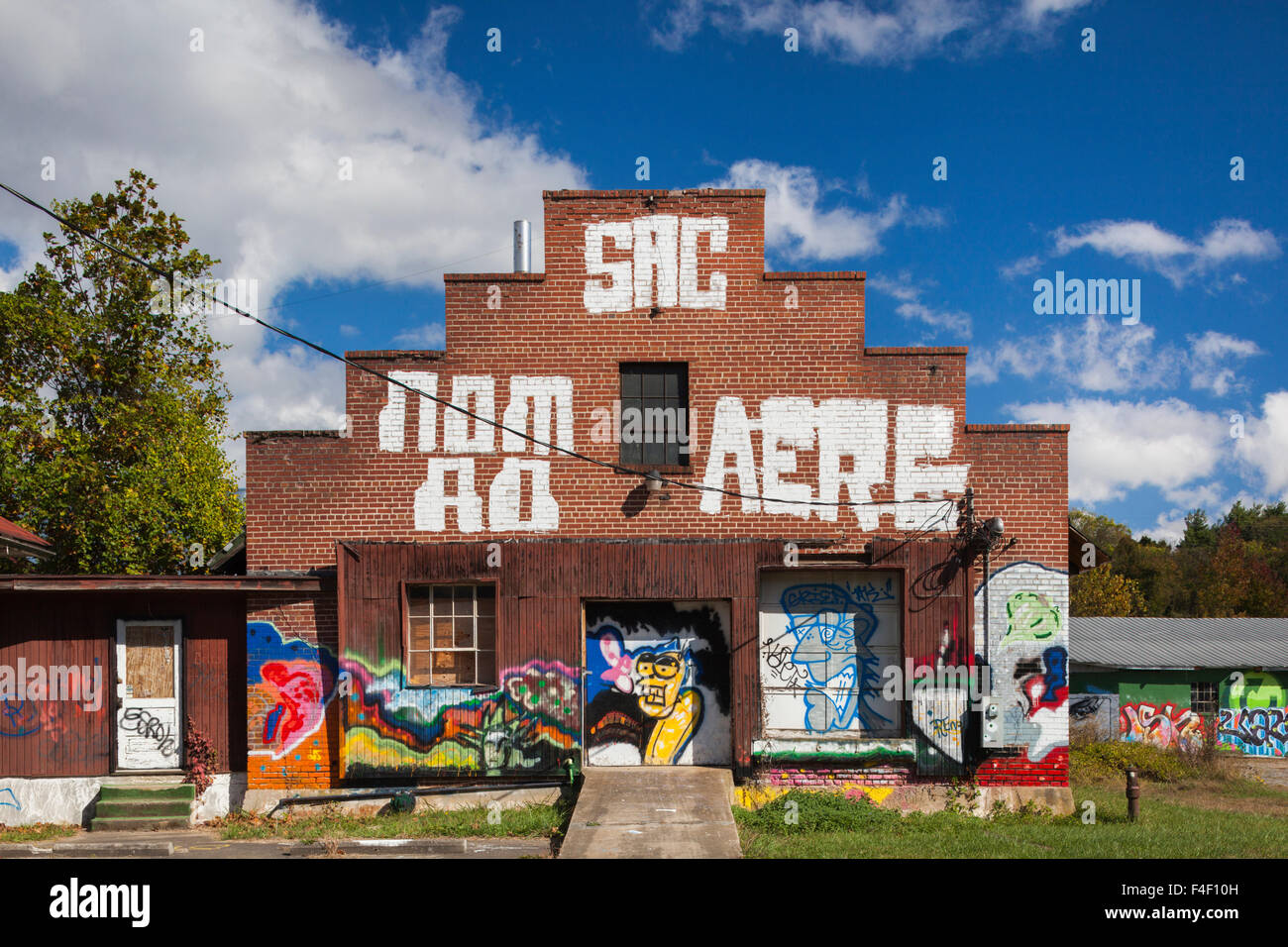 Caroline du Nord Asheville, rivière, Quartier des Arts, graffiti (utilisation éditoriale uniquement) Banque D'Images