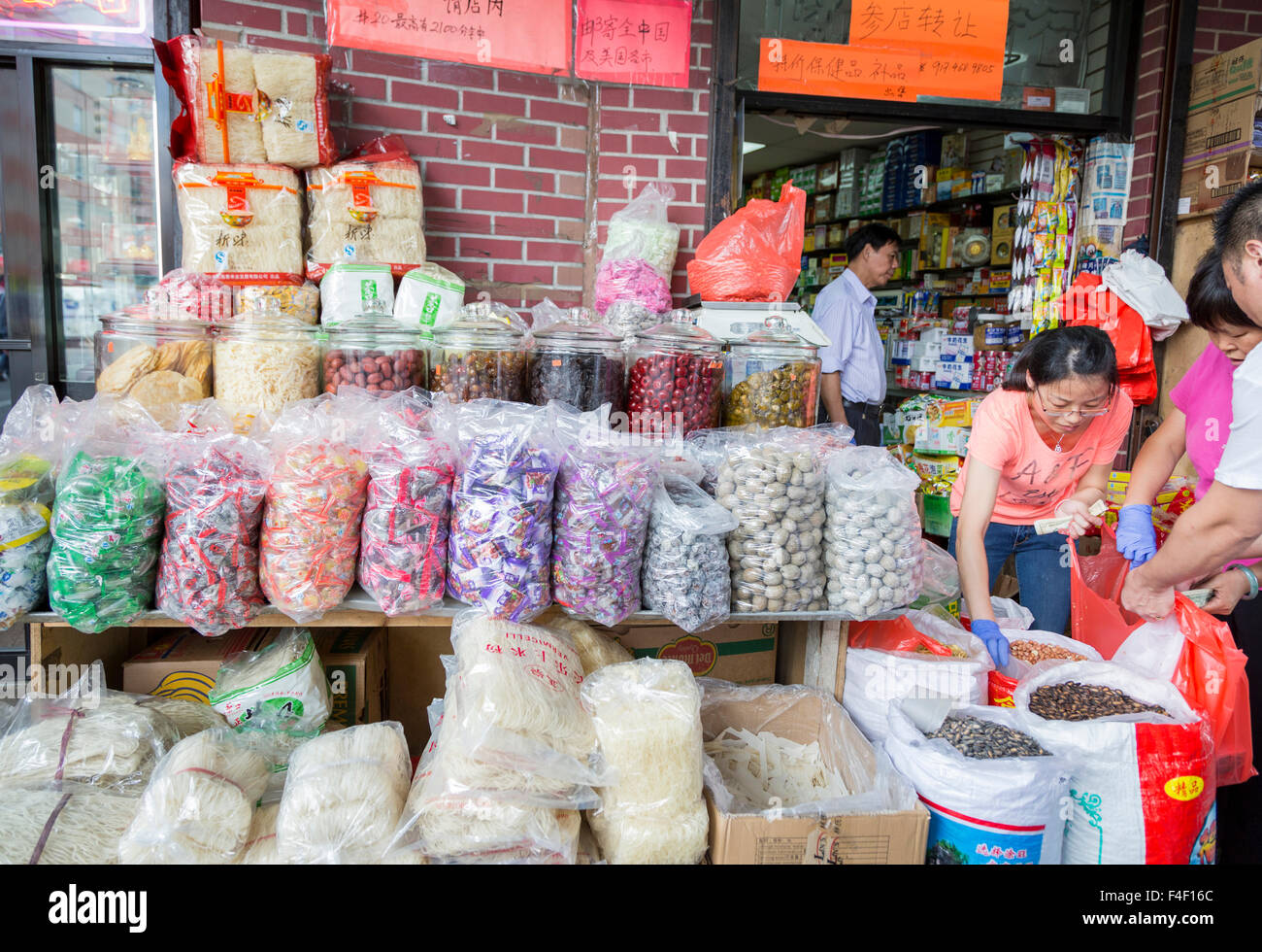 Épicerie dans Chinatown, New York, NY, USA. Banque D'Images