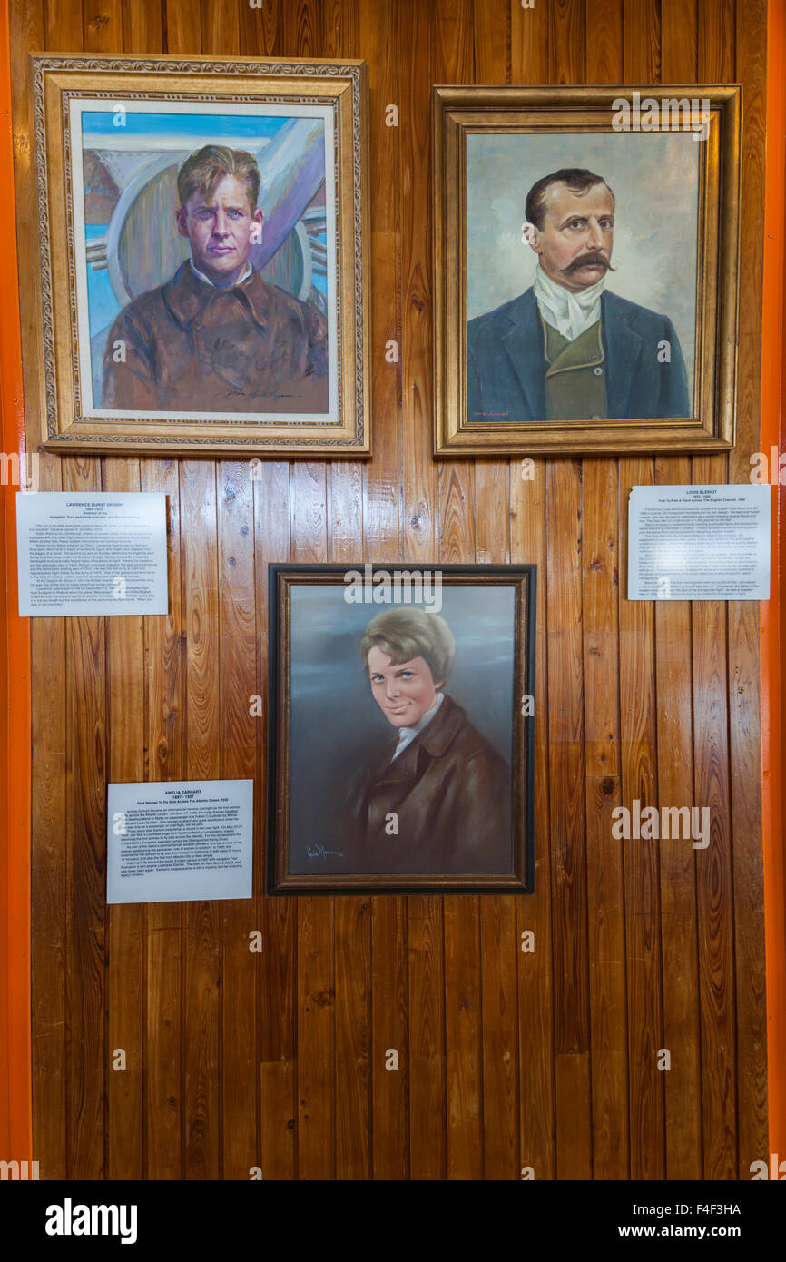 North Carolina, Kill Devil Hills, Wright Brothers National Memorial, galerie de peintures, de vol de personnes célèbres dans l'aviation, Amelia Earhart, Louis Blériot, et Lawrence Sperry Banque D'Images