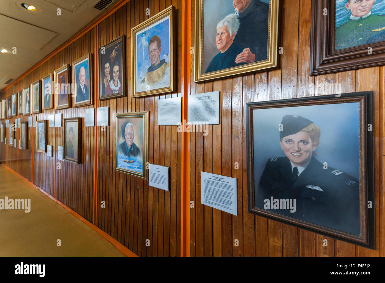 North Carolina, Kill Devil Hills, Wright Brothers National Memorial, galerie de peintures, de vol de personnes célèbres dans l'aviation, Jacqueline Cochran, première femme à piloter un avion supersonique Banque D'Images