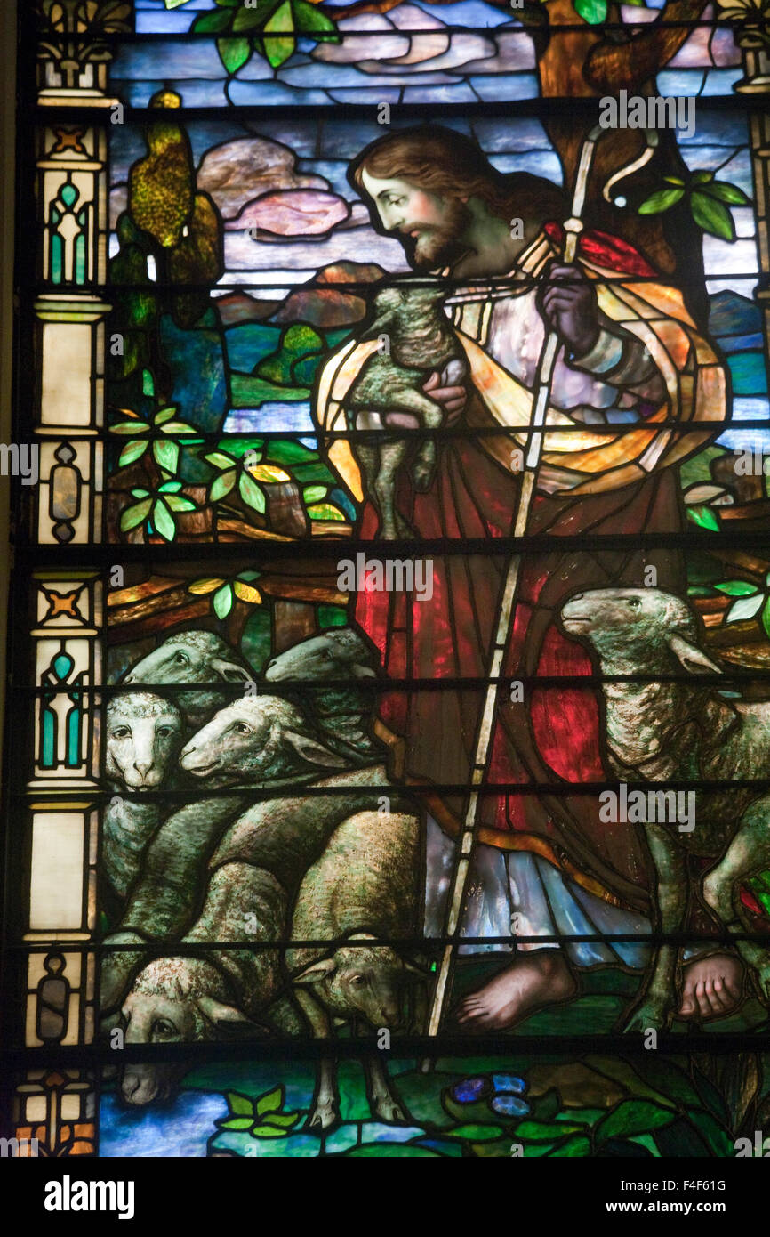 Jésus, le Bon Pasteur de vitrail en sanctuaire de Smithfield United Church of Christ, Pittsburgh PA. Banque D'Images