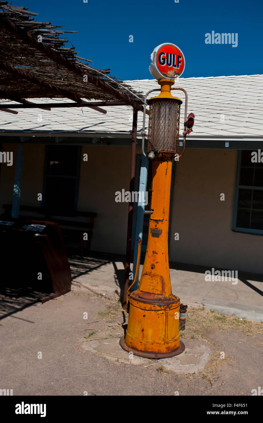 USA, Texas, Big Bend National Park, Castolon Historic District, pompe à gaz de pétrole du Golfe. Banque D'Images