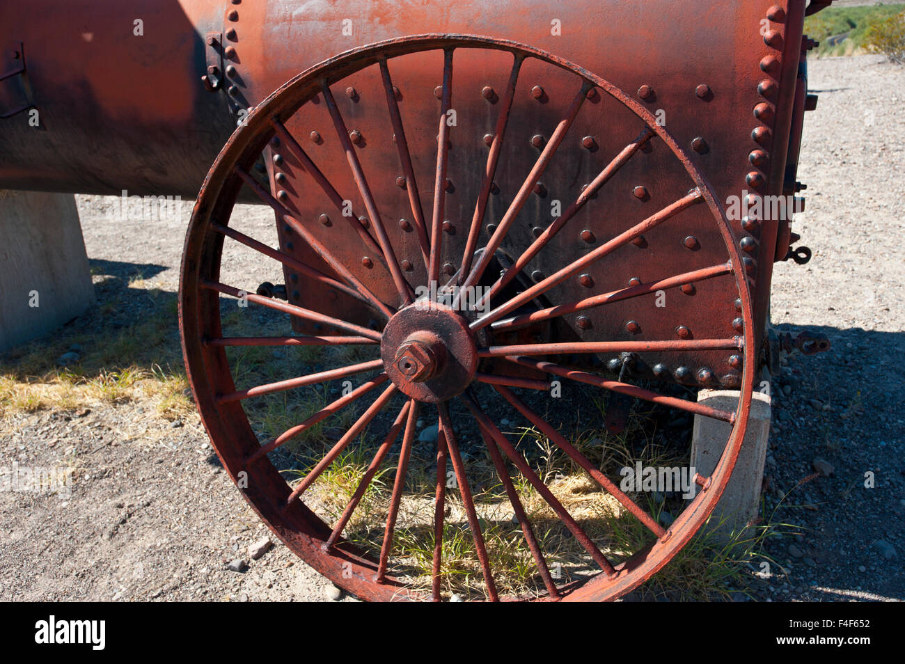 USA, Texas, Big Bend National Park, Castolon Historic District, un moteur à vapeur et des chaudières. Détail roue Banque D'Images