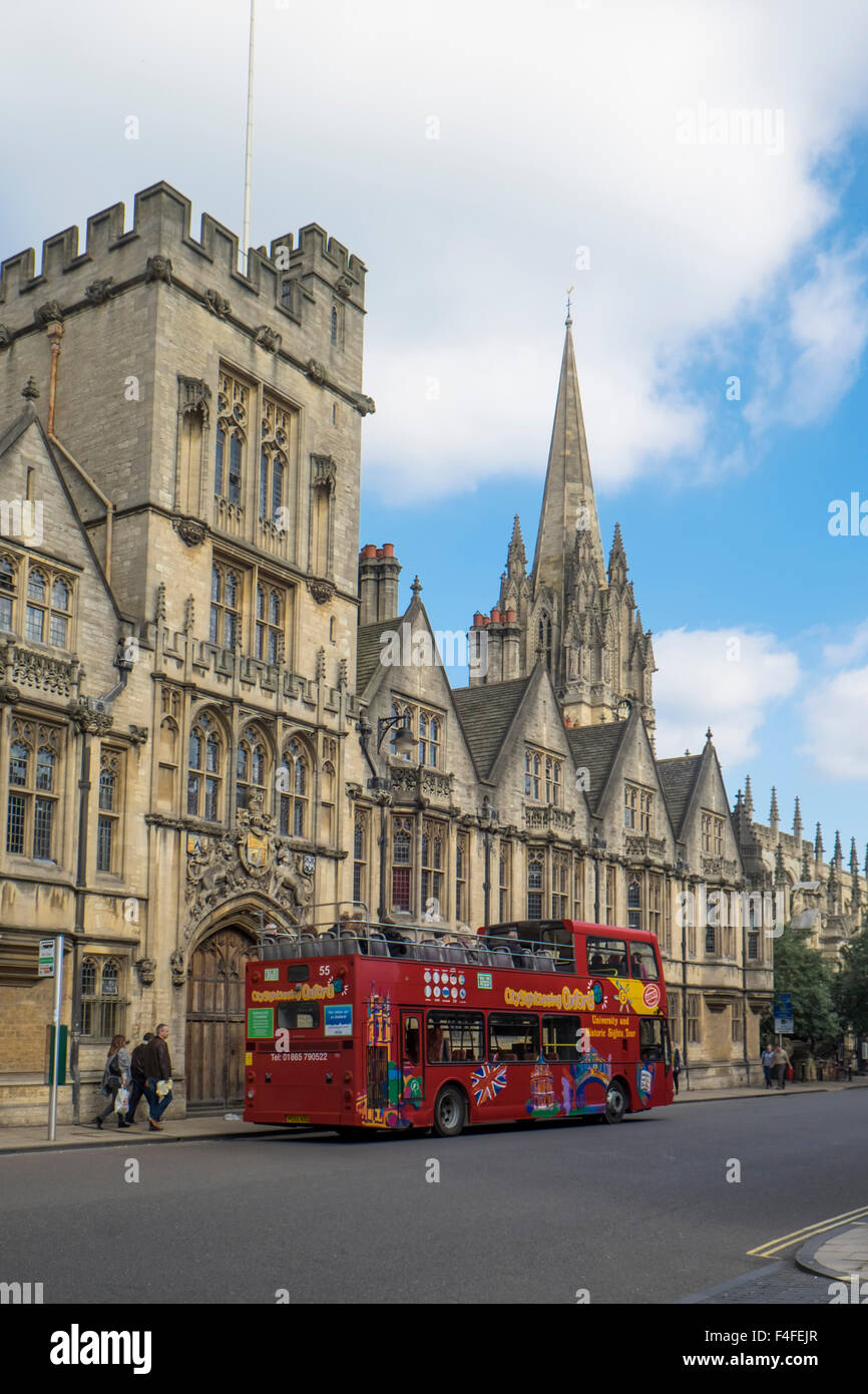 Une visite de la ville universitaire historique d'Oxford Oxfordshire England UK Open tour bus haut Banque D'Images