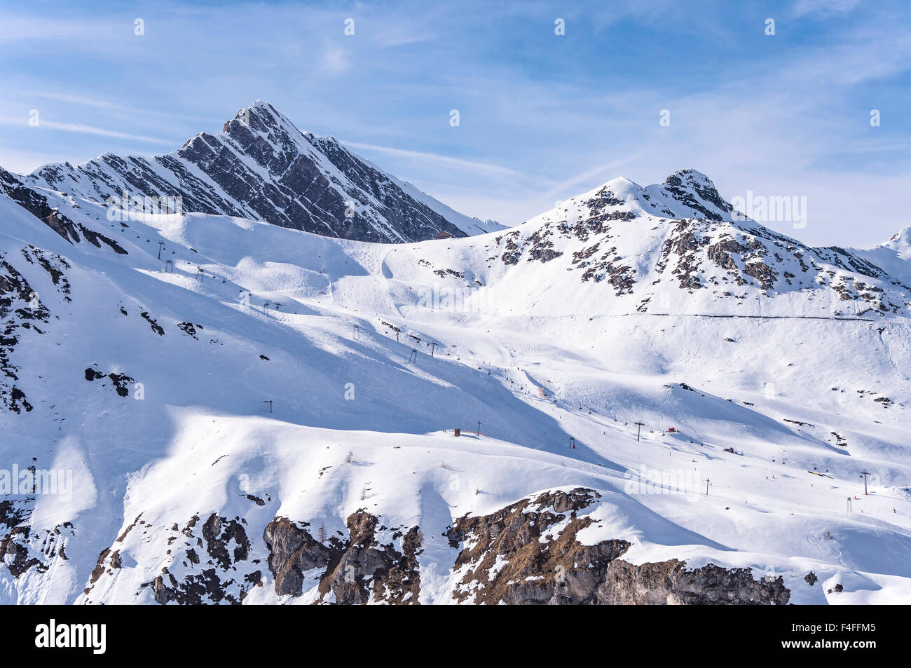 Ski et snowboard, ski remontées mécaniques et pistes de ski à Hintertux, Autriche Banque D'Images