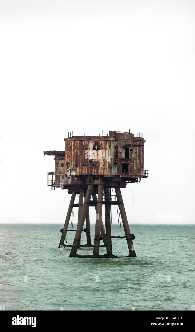 La mer, les Forts Maunsell maintenant abandonné WW2 défenses anti aéronefs dans l'estuaire de la Tamise au large de la côte nord du Kent près de Herne Bay Banque D'Images