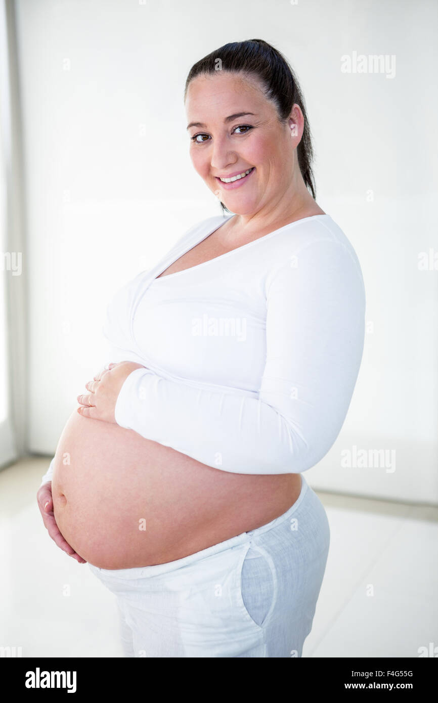 Pregnant woman touching her belly Banque D'Images