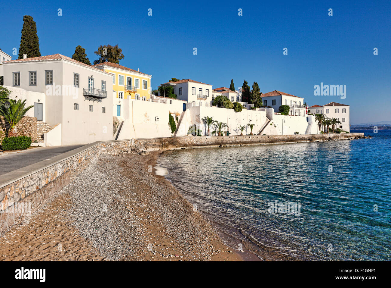 Maisons traditionnelles dans le célèbre Agios Nikolaos à l'île de Spetses, Grèce Banque D'Images