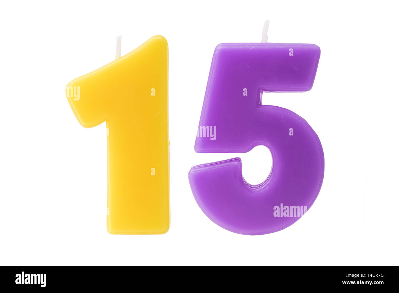 Bougies d'anniversaire colorée sous la forme du nombre 15 sur fond blanc Banque D'Images