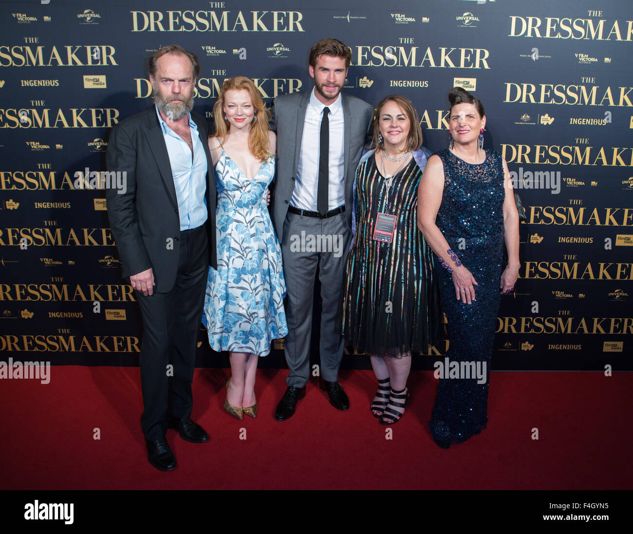 Hugo Weaving, Sarah Snook, Liam Hemsworth, Jocelyn Moorhouse et Sue Maslin à la première couturière à Melbourne,Octobre 2015 Banque D'Images