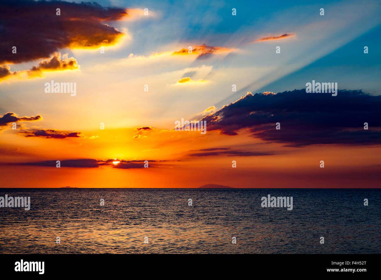 Spectaculaire coucher de soleil dans les Philippines. Banque D'Images