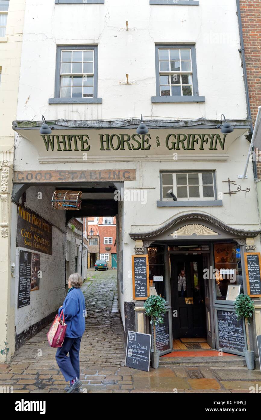 Le Cheval Blanc et Griffin Coaching Inn Whitby Yorkshire Banque D'Images