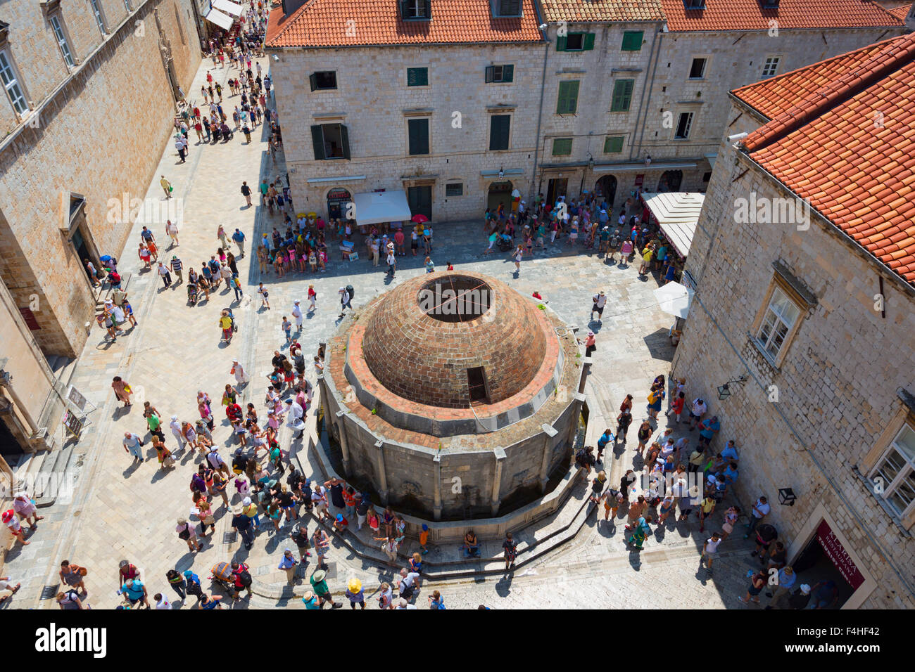 Dubrovnik, Croatie, comté de Dubrovnik-Neretva. La grande fontaine d'Onofrio. Banque D'Images