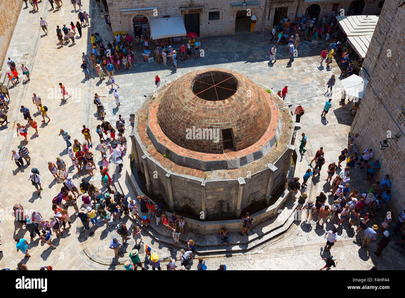 Dubrovnik, Croatie, comté de Dubrovnik-Neretva. La grande fontaine d'Onofrio. Banque D'Images