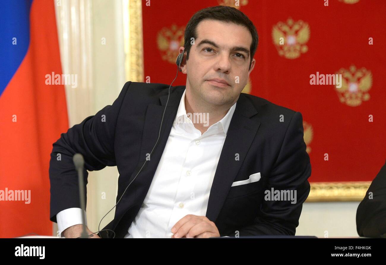 Le Premier ministre grec Alexis Tsipras parle lors d'une conférence de presse conjointe avec le président russe Vladimir Poutine après une cérémonie de signature au Kremlin, le 8 avril 2015 à Moscou, Russie. Banque D'Images