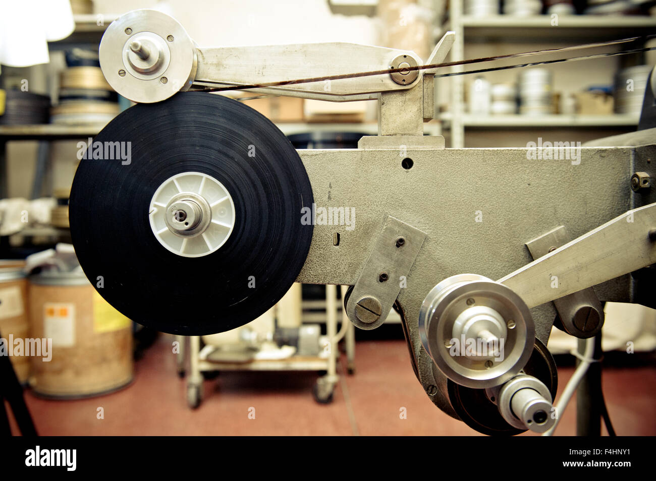 Audio video synchronizer pour films industriels en post-production vidéo, ancienne usine de traitement de film vintage Banque D'Images