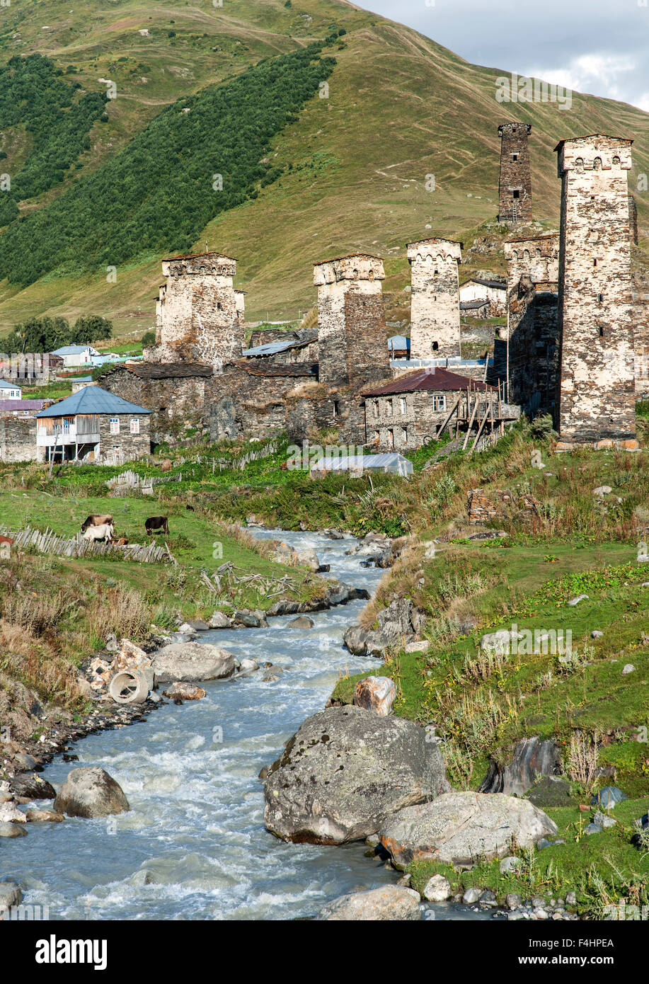 Chazhashi, un des quatre hameaux comprenant Ushguli communauté dans le district de Svaneti, Caucase, nord de la Géorgie. Banque D'Images