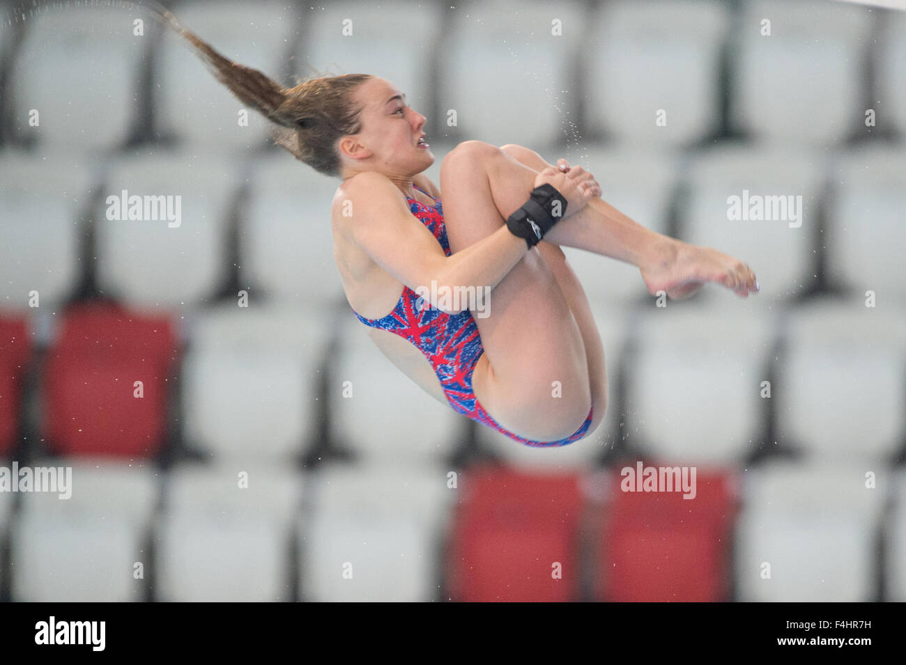 Lois Toulson (GBR) dans les 10m femmes lors de la finale du Grand Prix FINA 2015 (Singapour) à l'OCBC Centre aquatique à Singapour le 17 octobre 2015. Toulson a remporté la médaille d'or. (Photo de Haruhiko Otsuka/Aflo) Banque D'Images