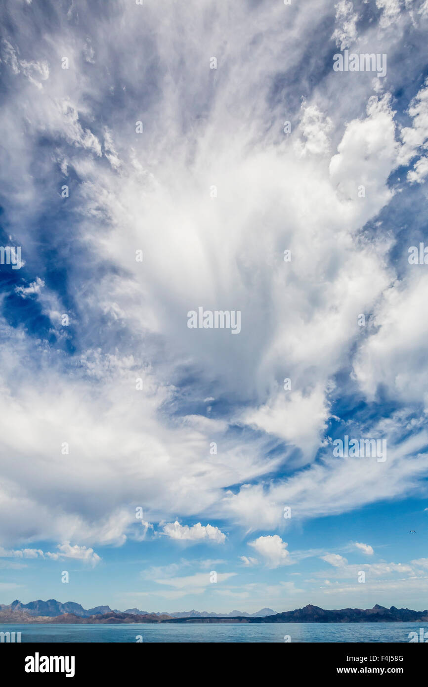 L'accumulation de nuages intense sur l'île Santa Catalina, Baja California Sur, au Mexique, en Amérique du Nord Banque D'Images