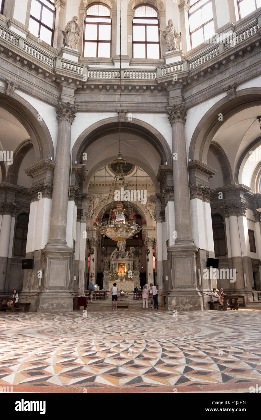 Intérieur, de l'église de Santa Maria della Salute, Venise, UNESCO World Heritage Site, Vénétie, Italie, Europe Banque D'Images