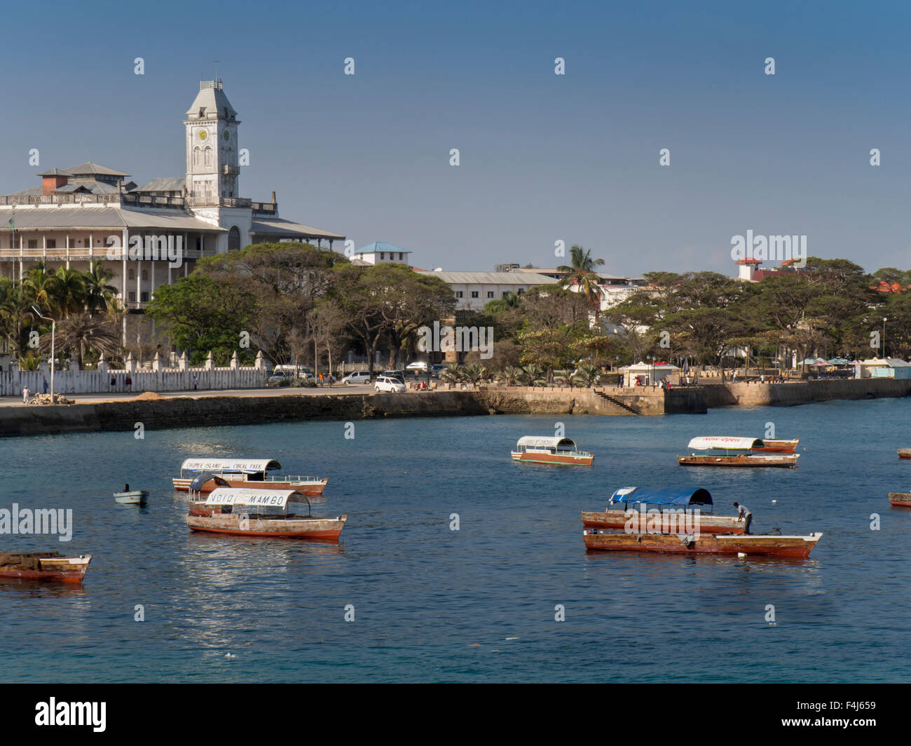 Stone Town Waterfront et House of Wonders, Stone Town, Zanzibar, Tanzanie, Afrique orientale, Afrique du Sud Banque D'Images