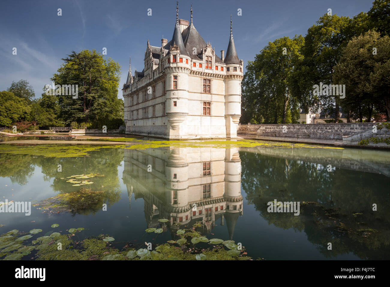 L'un des premiers châteaux Renaissance debout aujourd'hui, le château de Azay-le-Rideau, Indre et Loire, France Banque D'Images