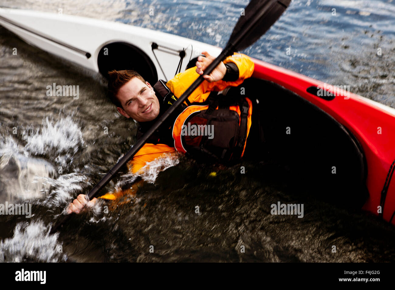 Homme en kayak Banque D'Images